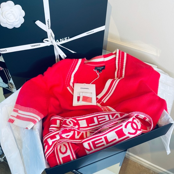 ❗️SOLD❗️Chanel wrap cashmere sweater BNWT - Picture 4 of 9